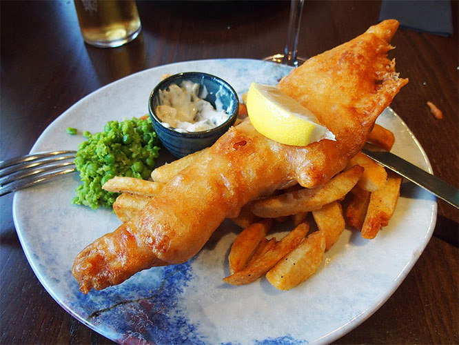 pescado y papas fritas