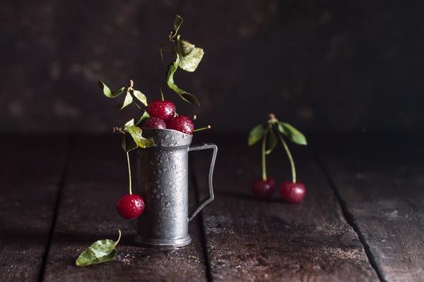 jugo-de-cereza-negra-beneficios-para-la-salud